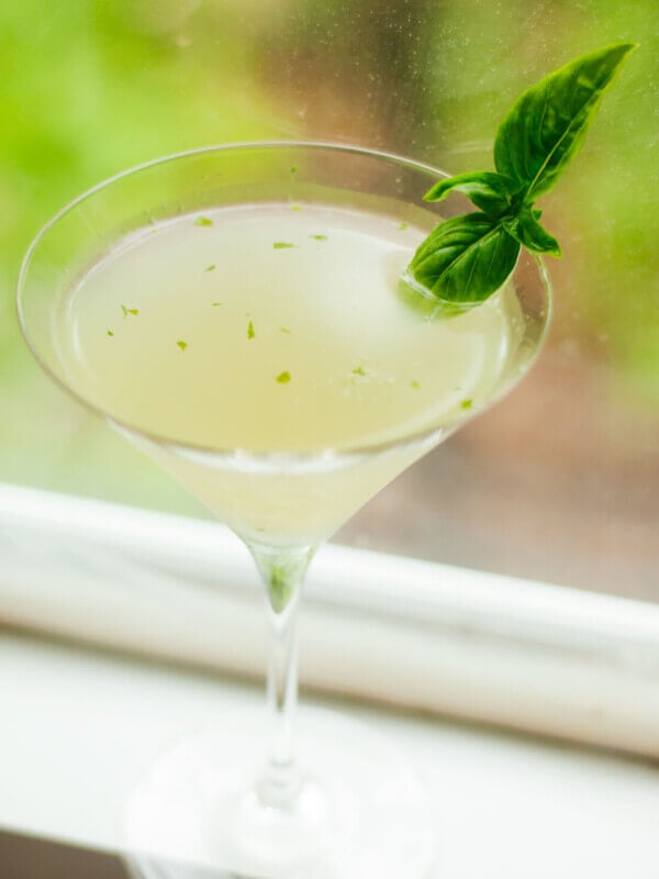 basil gimlet cocktail recipe