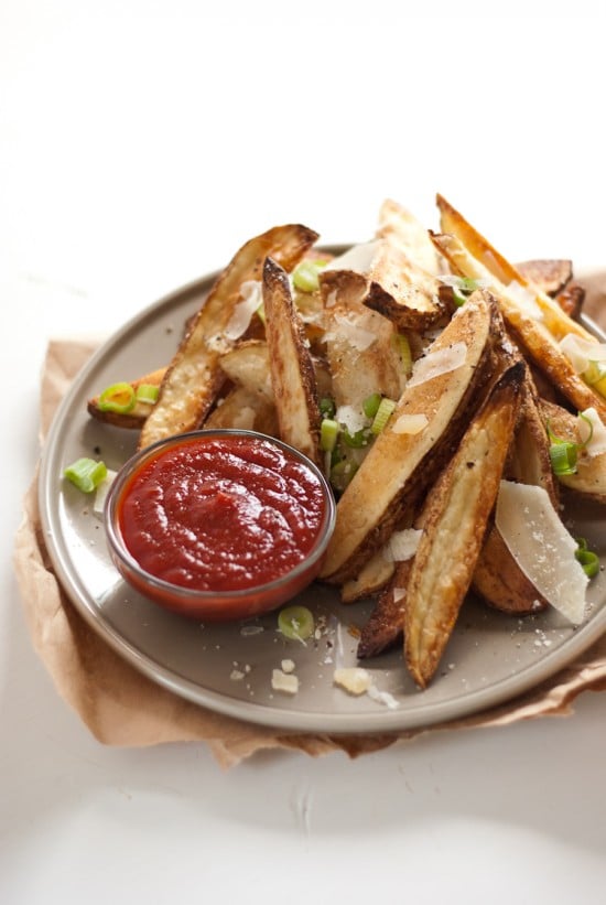Crispy baked french fries recipe from cookieandkate.com Crispy baked french fries recipe by Cookie and Kate
