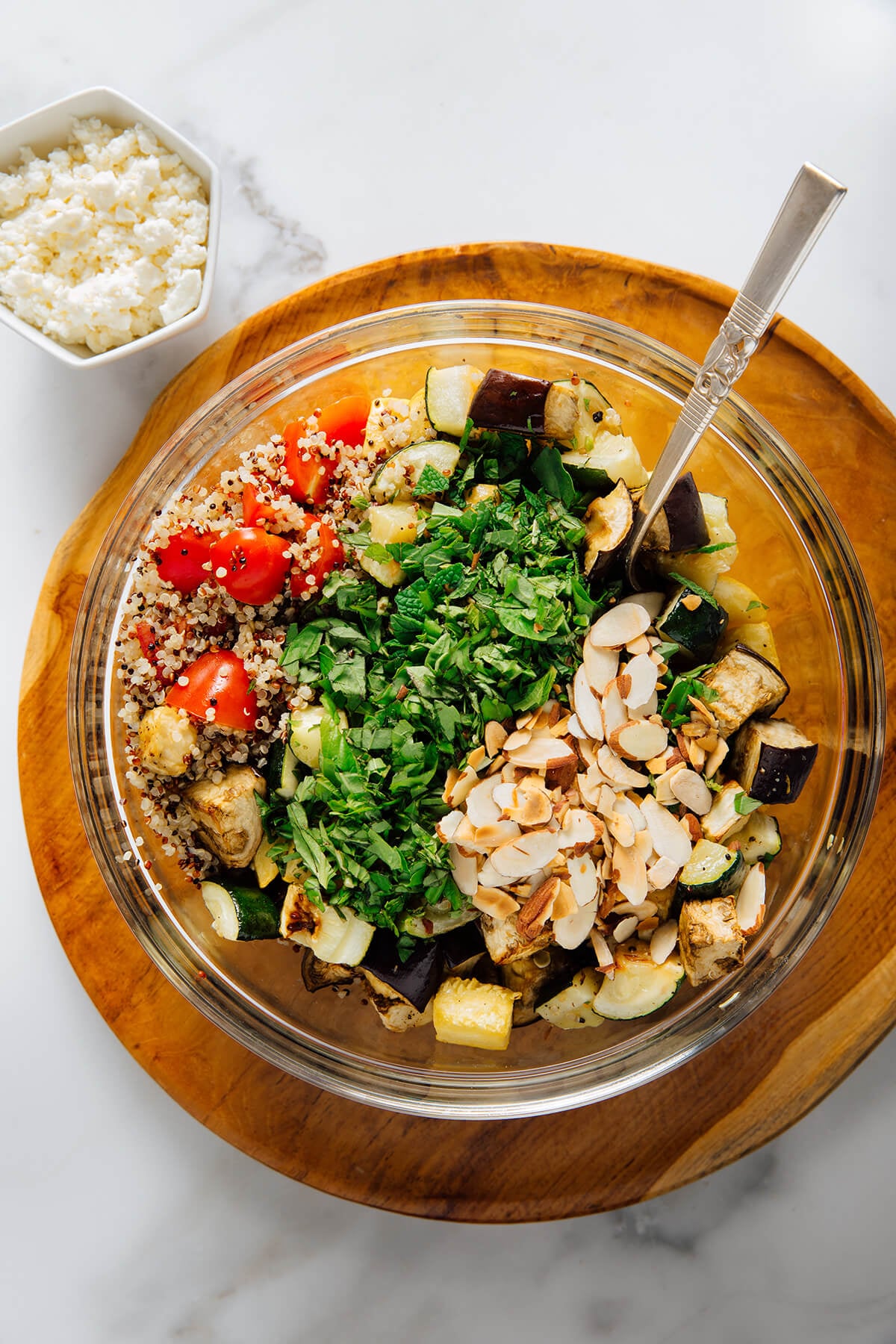 how to make Mediterranean quinoa salad